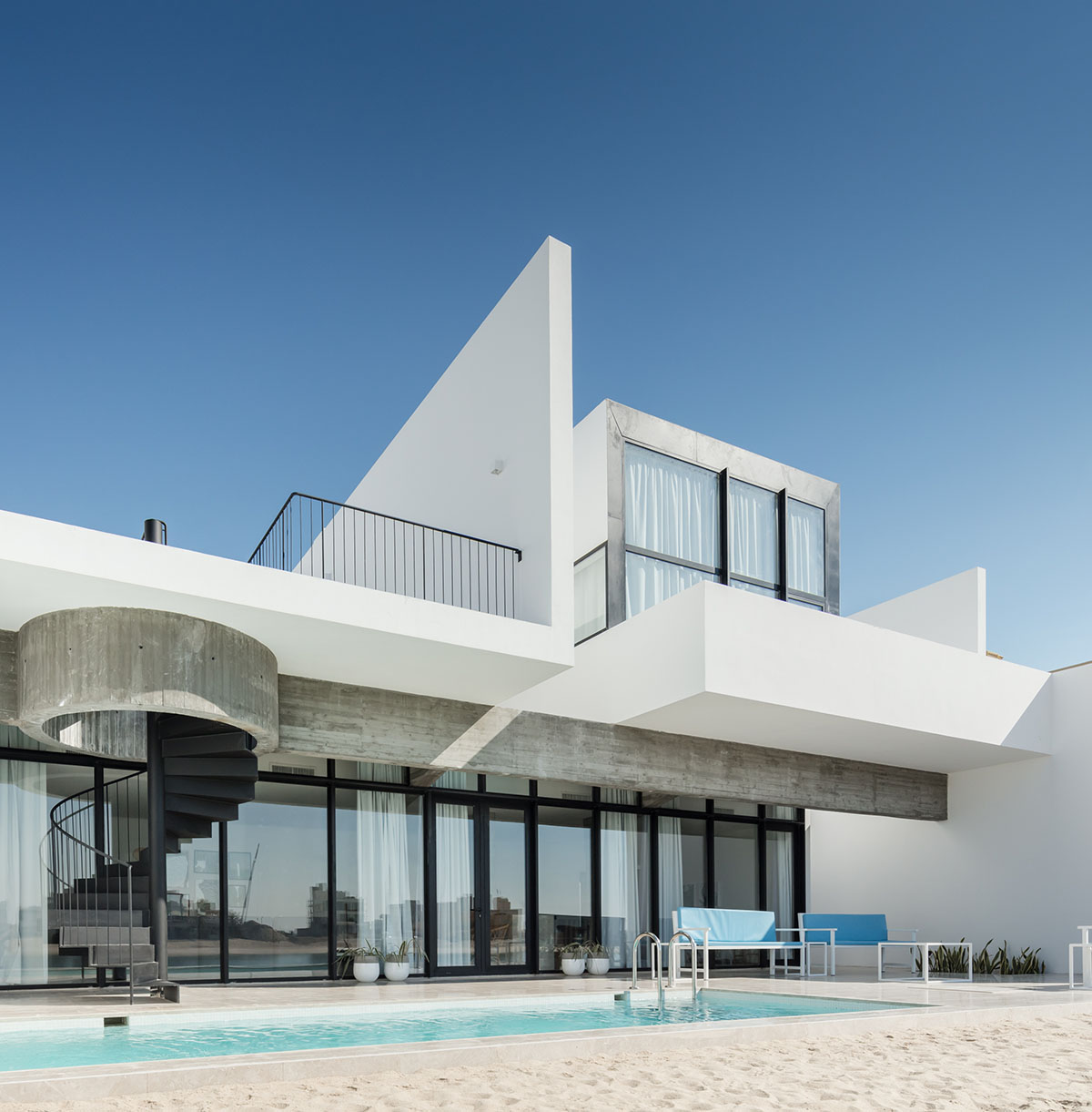 Associated Architects Partnership completes five villas with clear solid-void variations in Kuwait