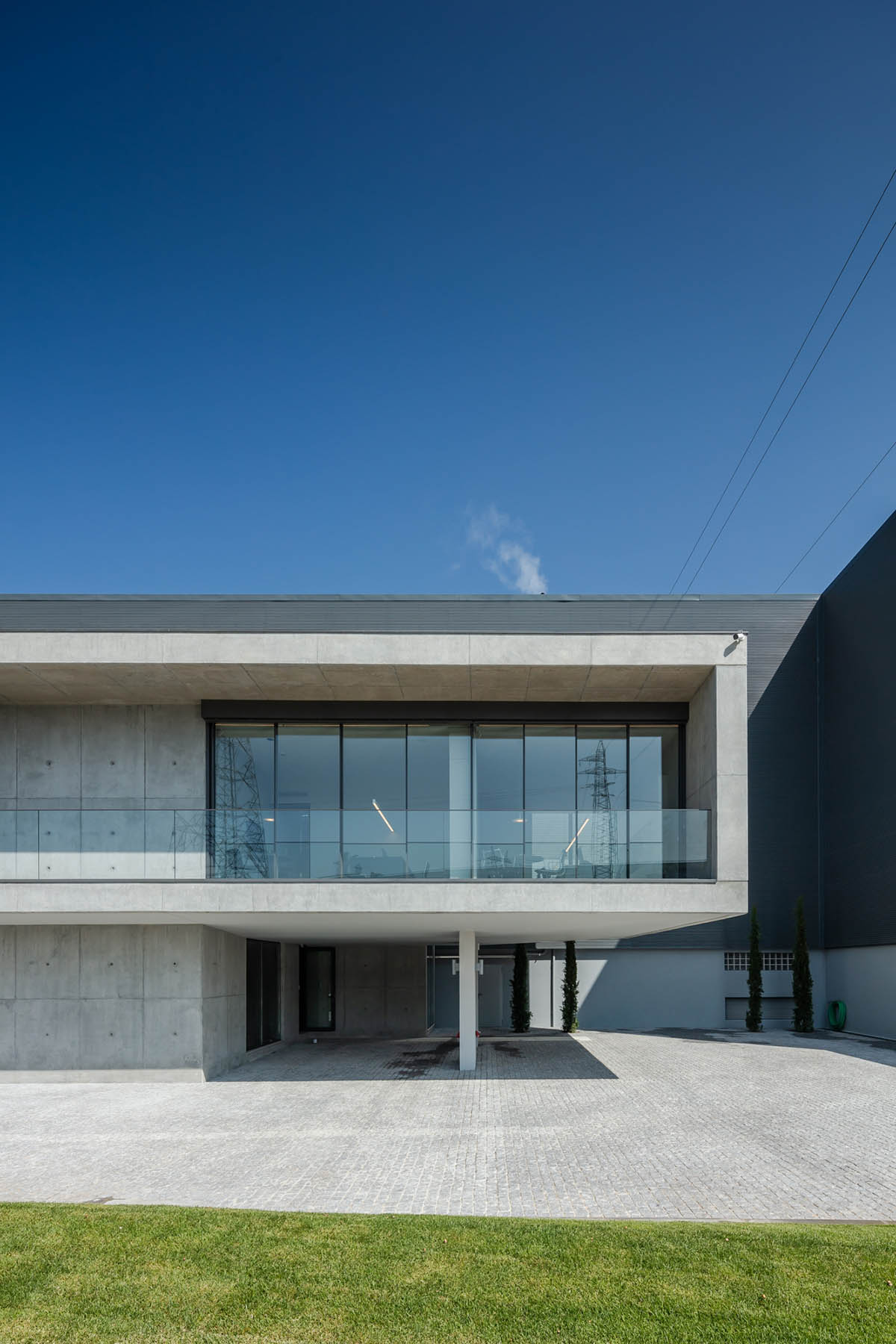 Ana Coelho Arquitectura converts old industrial complex into office building with elongated volume