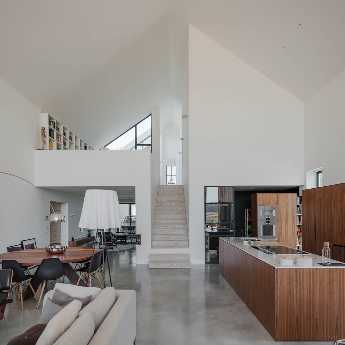 Filipe Saraiva integrates this single family house smoothly with existing landscape in Ourém