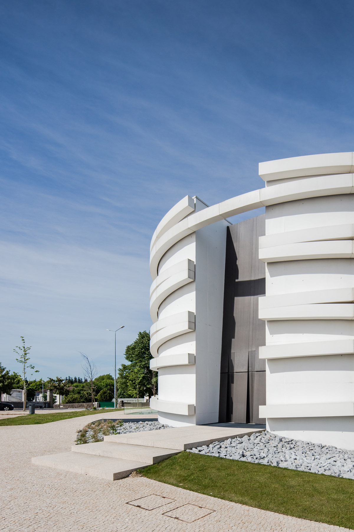 Hugo Correia completes elliptical church featuring sharp concrete lines in Portugal