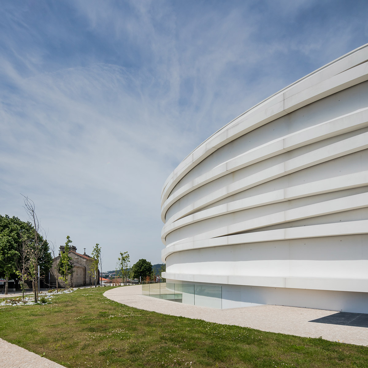 Hugo Correia completes elliptical church featuring sharp concrete lines in Portugal
