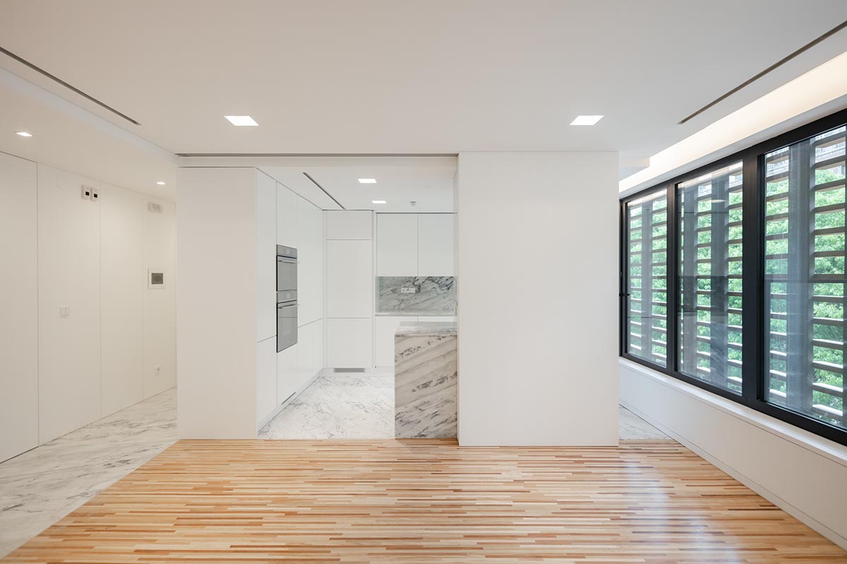 Plano Humano Arquitectos creates dynamic building with automated wooden shutters in Lisboa