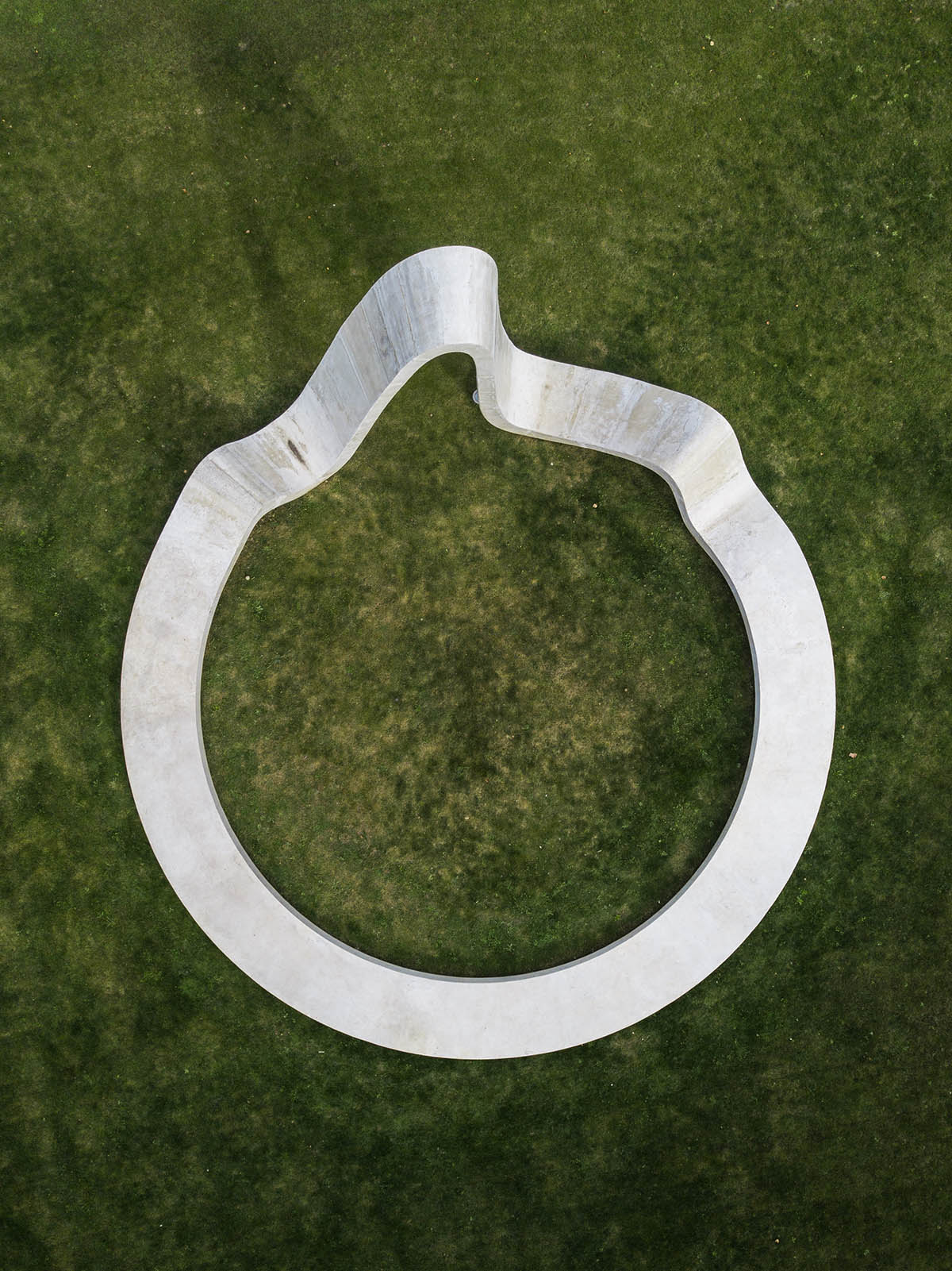 FAHR0213 completes a symbolic concrete structure in the garden of University of Porto