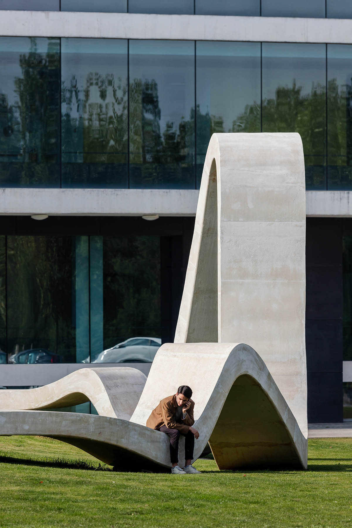 FAHR0213 completes a symbolic concrete structure in the garden of University of Porto