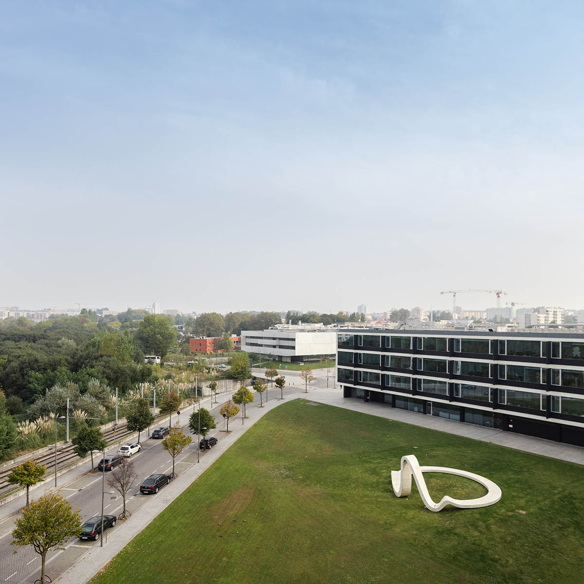 FAHR0213 completes a symbolic concrete structure in the garden of University of Porto