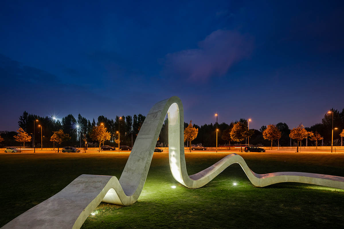 FAHR0213 completes a symbolic concrete structure in the garden of University of Porto