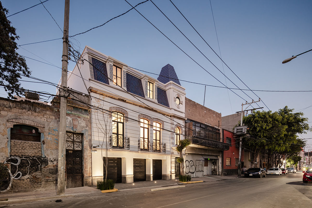 Inca Hernandez renovates old house in Tacuba with multiple artistic and artisanal elements in Mexico