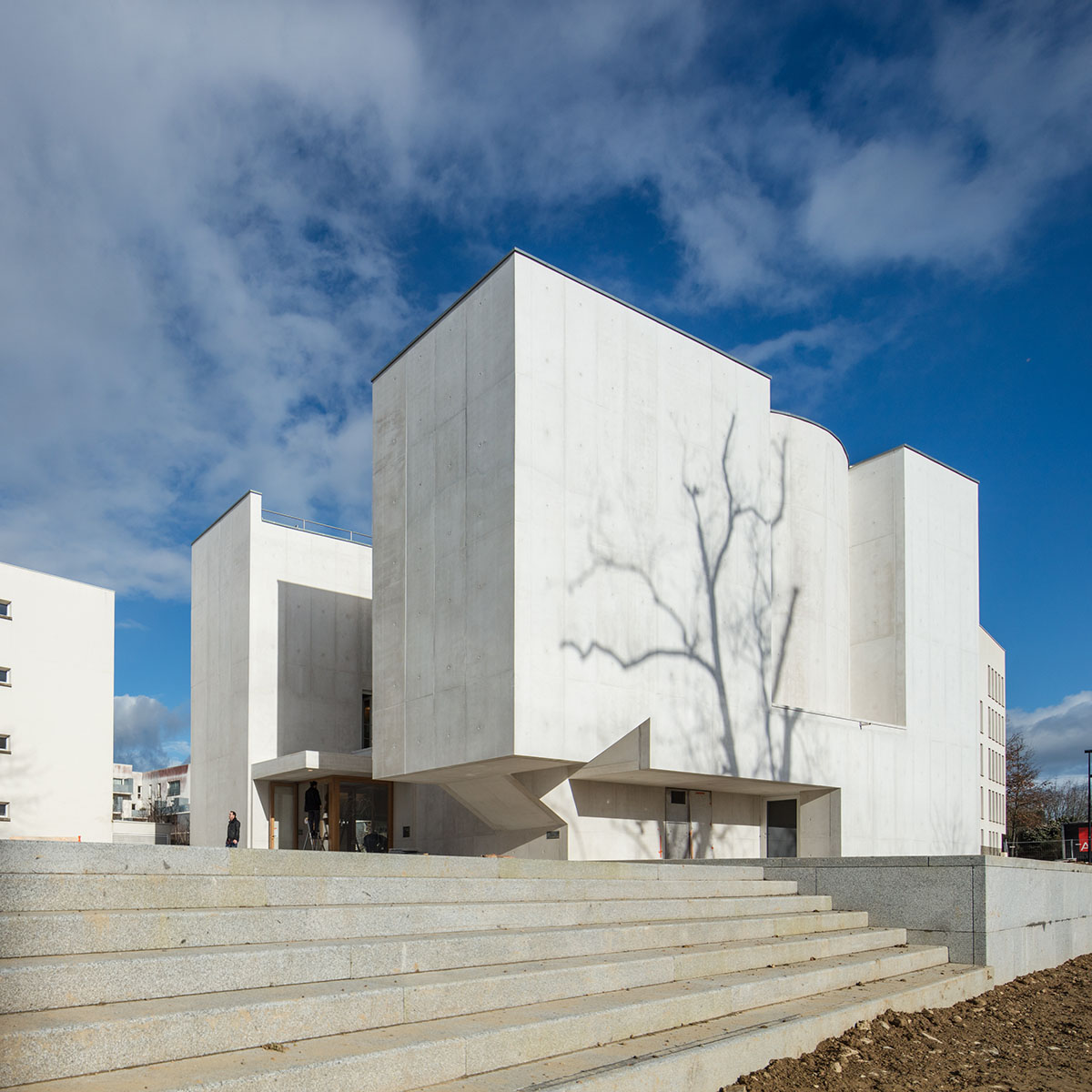 Álvaro Siza Completes His First Church In France with white coloured interlocking concrete volumes