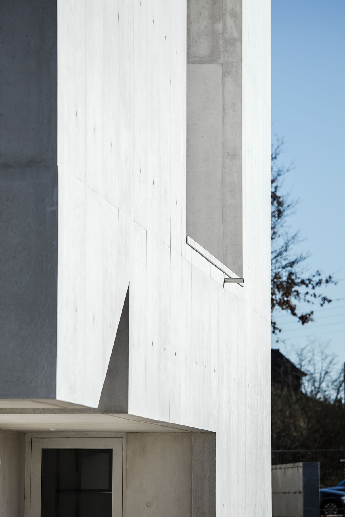 Álvaro Siza Completes His First Church In France with white coloured ...