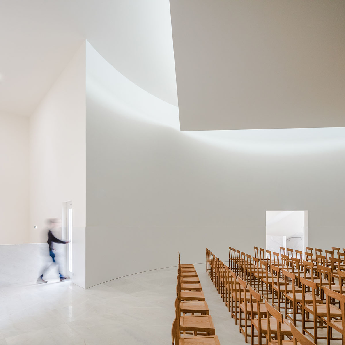 Álvaro Siza Completes His First Church In France with white coloured interlocking concrete volumes