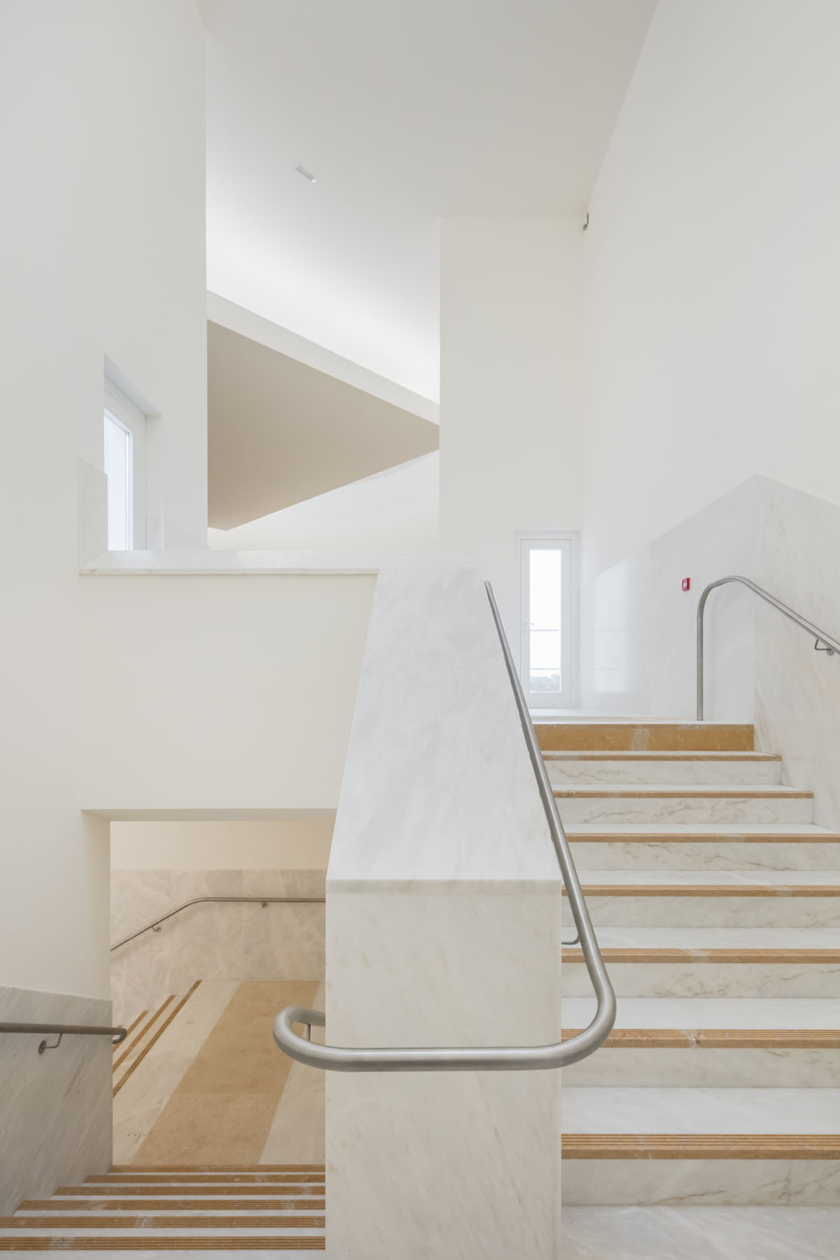 Álvaro Siza Completes His First Church In France with white coloured interlocking concrete volumes