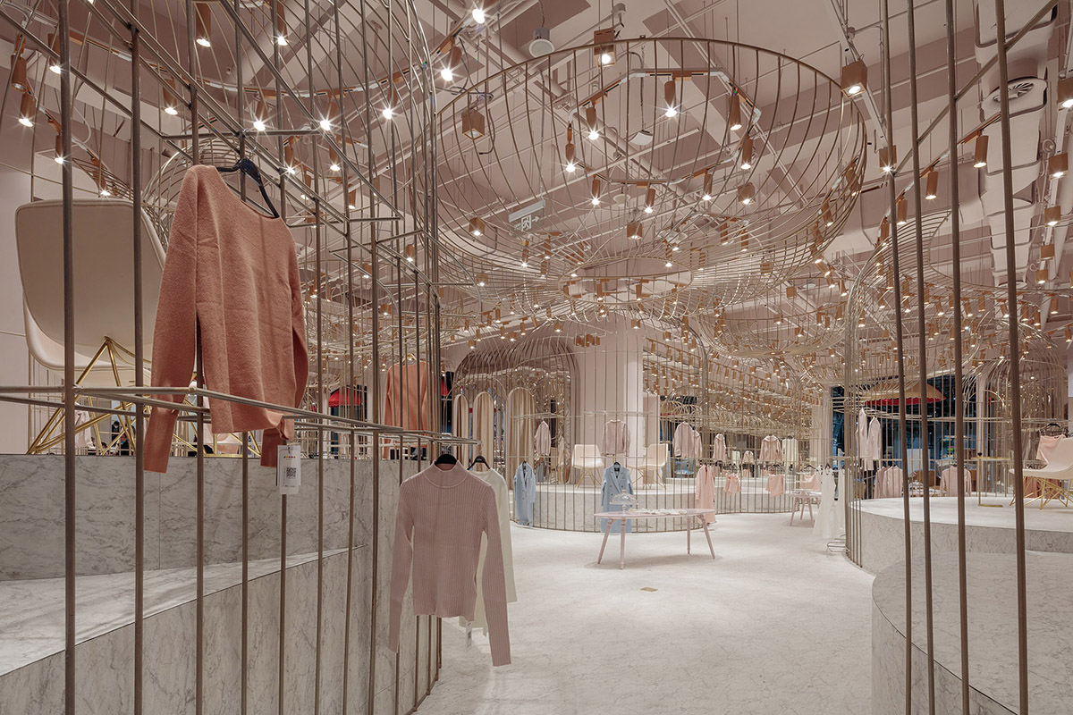 X+Living uses four different exhibition techniques for women’s brand clothing in JOOOS Fitting Room