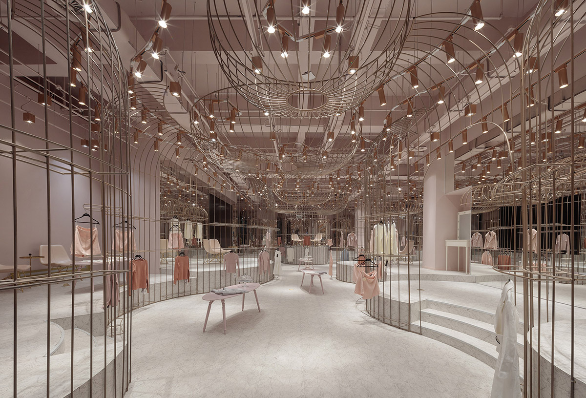 X+Living uses four different exhibition techniques for women’s brand clothing in JOOOS Fitting Room