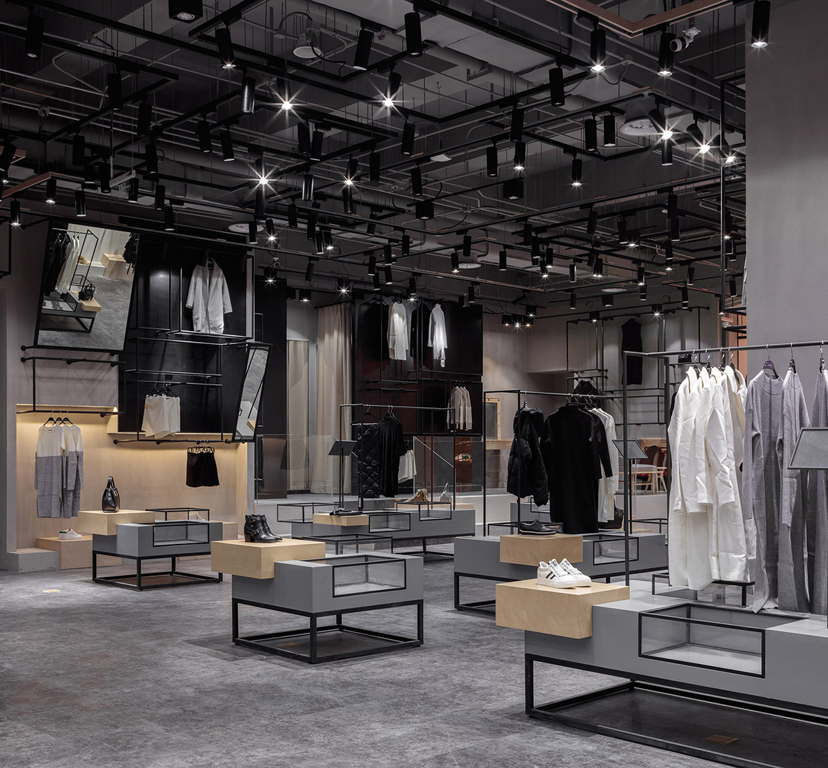 X+Living uses four different exhibition techniques for women’s brand clothing in JOOOS Fitting Room