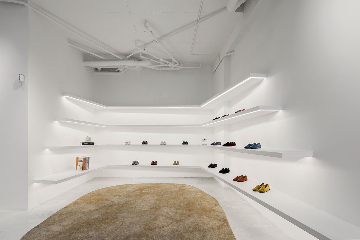 Atelier Holcnerova creates a gallery-like concept store for a shoe brand in Lisbon 