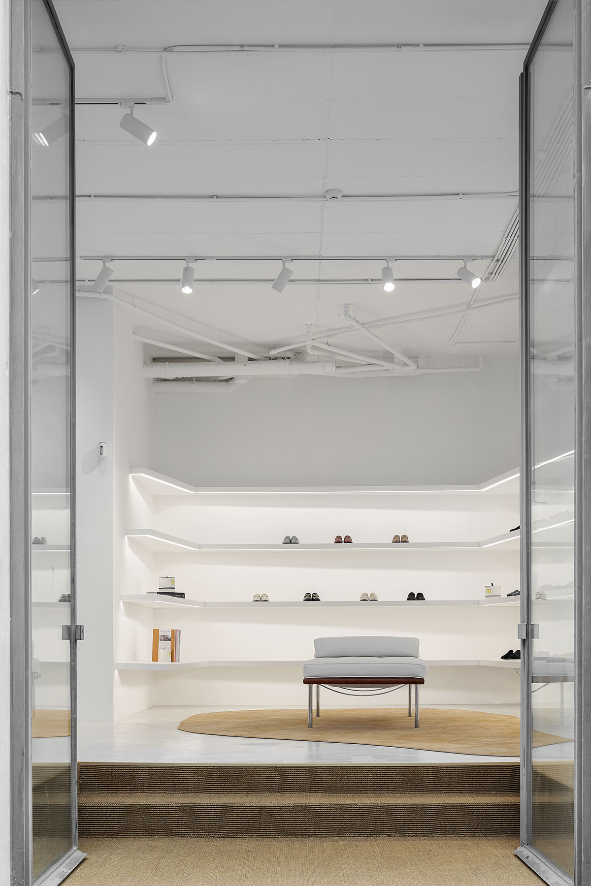 Atelier Holcnerova creates a gallery-like concept store for shoe brand in Lisbon