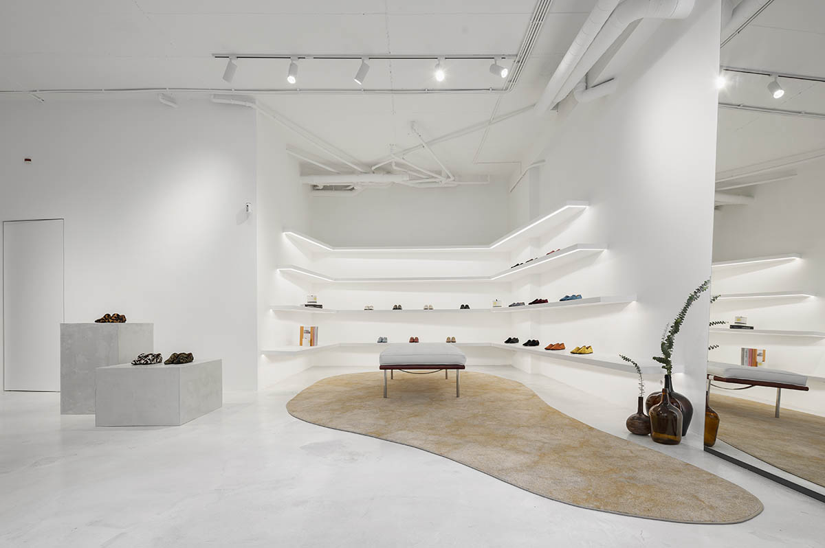 Atelier Holcnerova creates a gallery-like concept store for shoe brand in Lisbon