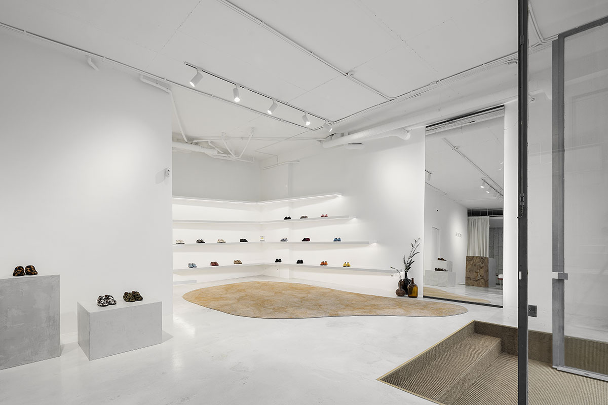 Atelier Holcnerova creates a gallery-like concept store for shoe brand in Lisbon