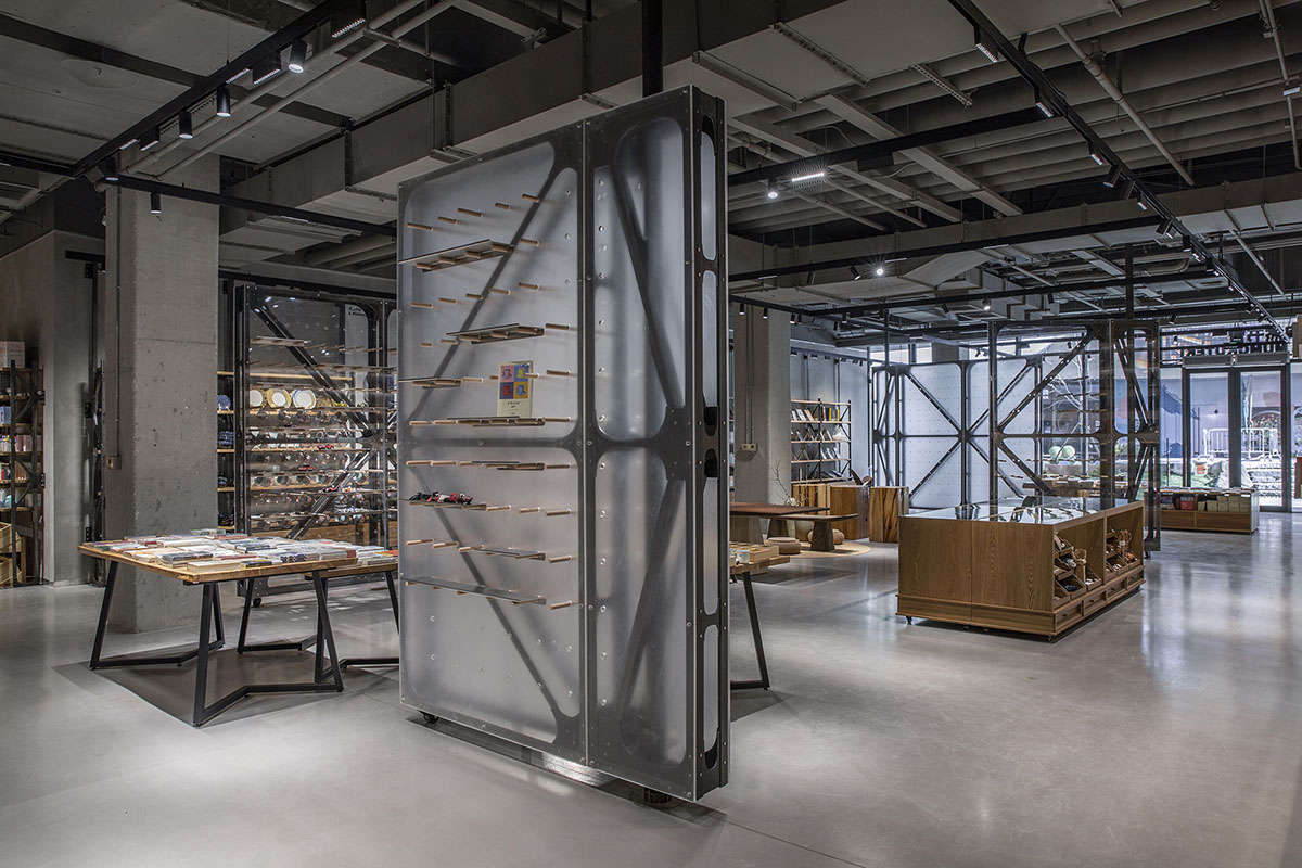 LUO Studio completes Mumokuteki Concept Bookstore in Beijing