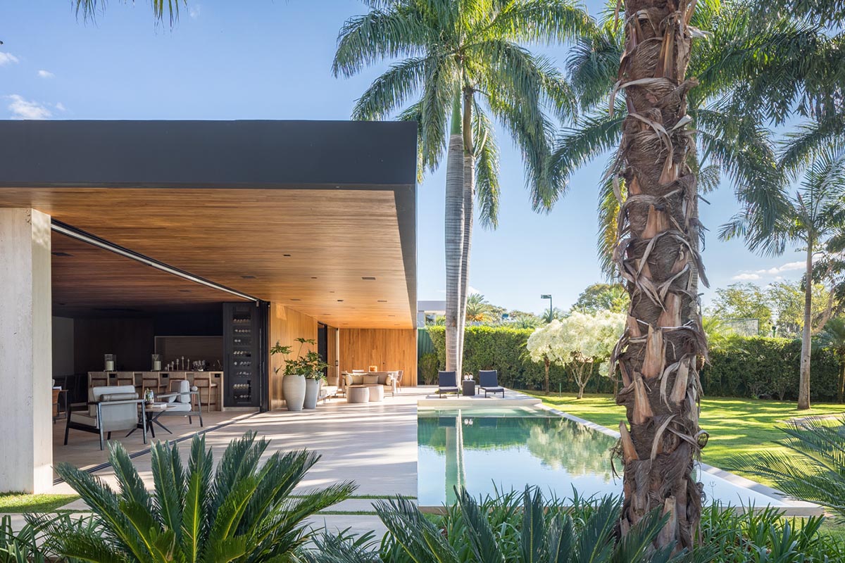 ME Arquitetura completes single-story 