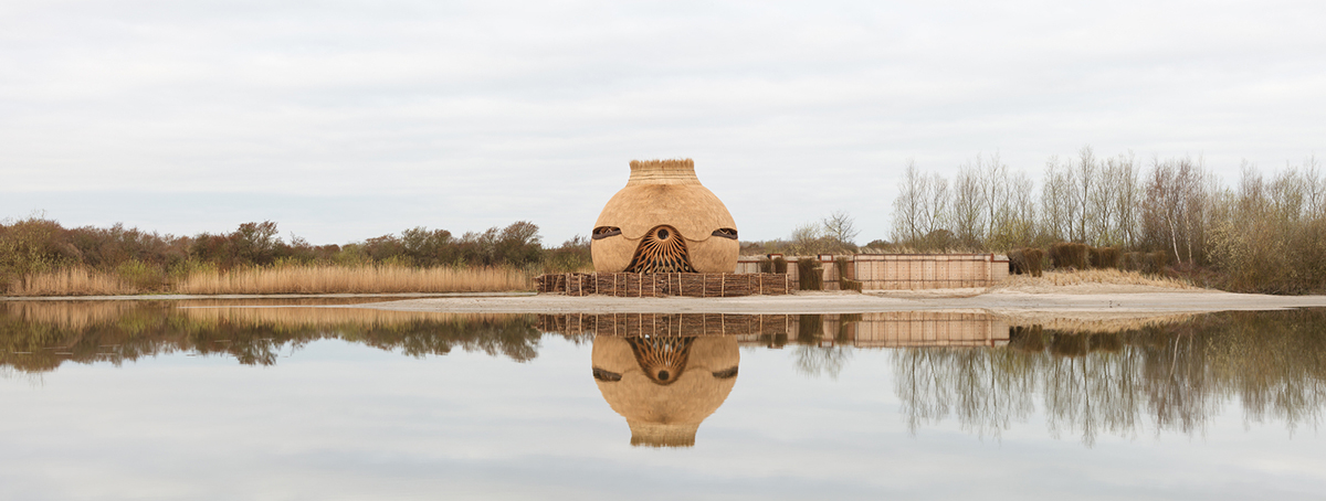 RAU architects and RO&AD Architecten built egg-shaped observatory watching bird biotope