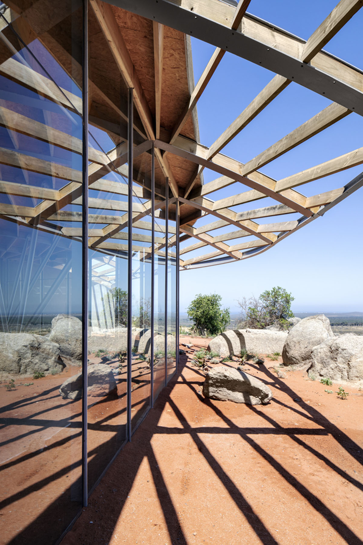 KLG Architects completes heritage center with undulating roof that acts as a small shelter
