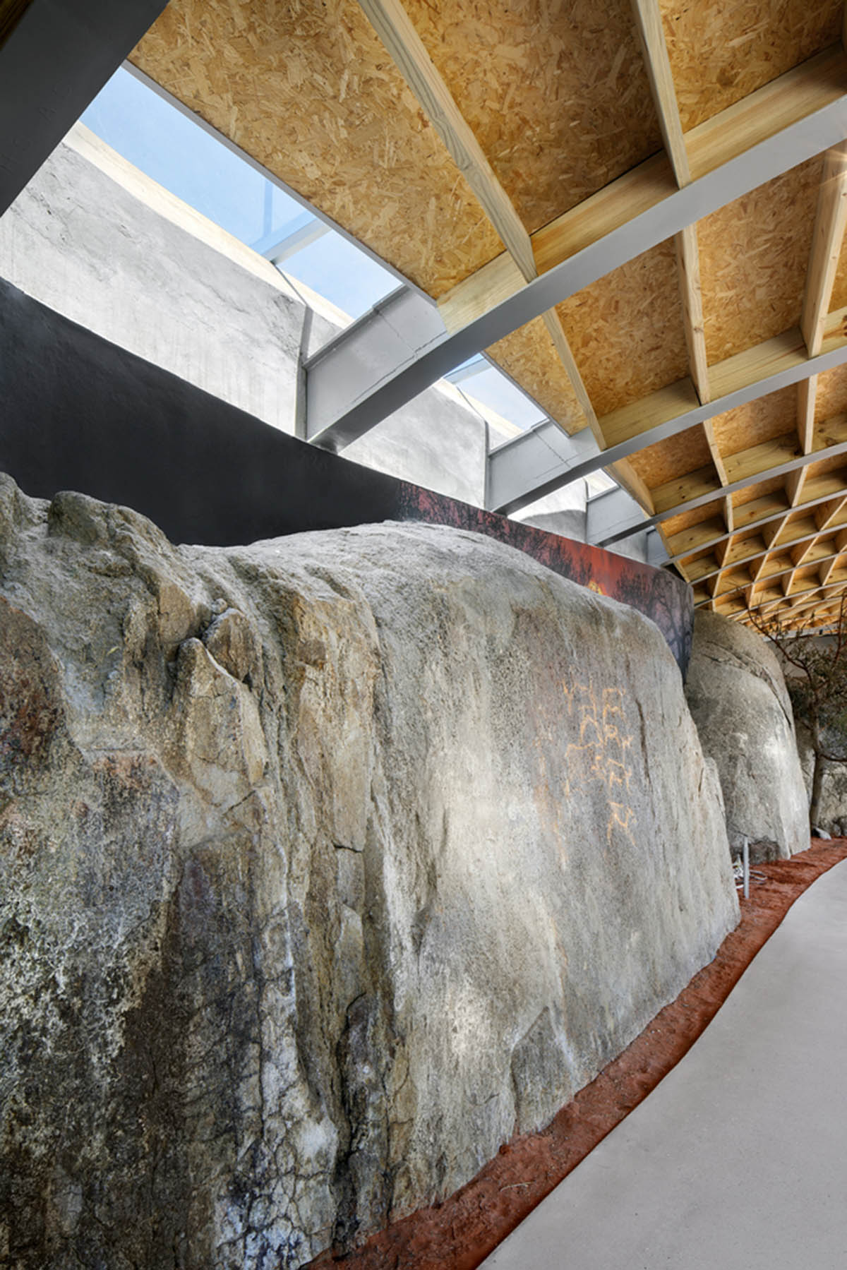 KLG Architects completes heritage center with undulating roof that acts as a small shelter