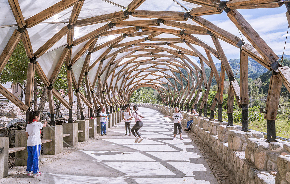 LUO studio Reused Wood Waste from Old Village Houses to Create a Pergola Structure in Hebei, China