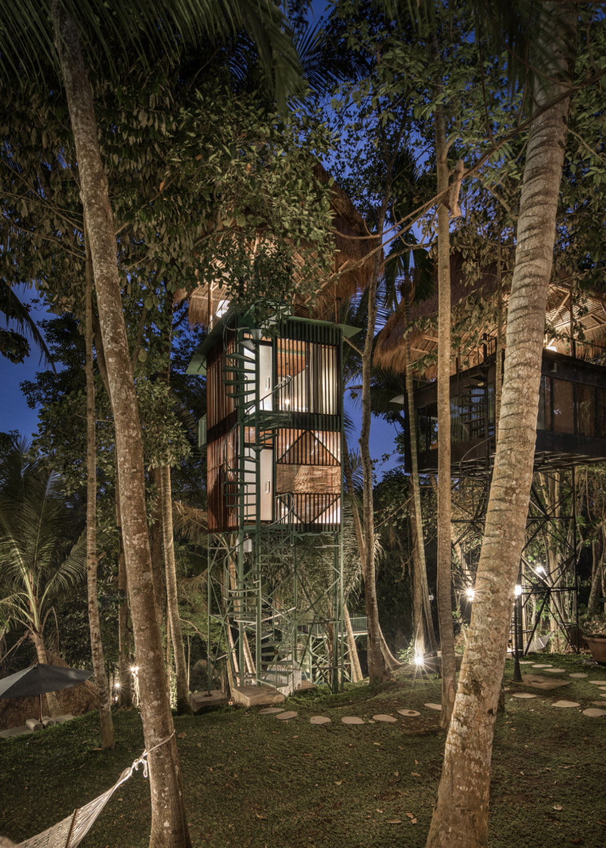 Alexis Dornier's treetop boutique hotels are built with light materials ...