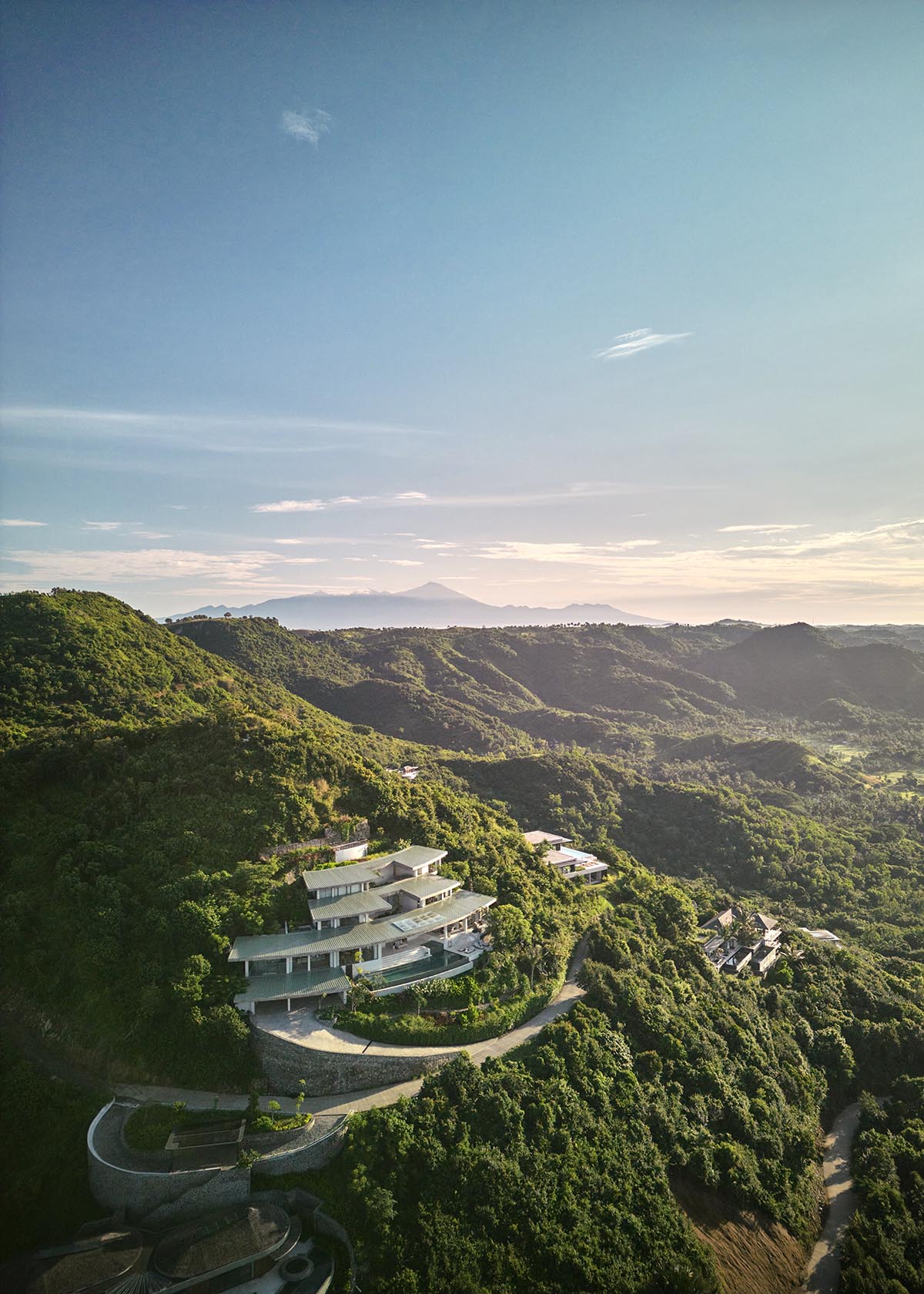 Villa Boe captures the captivating views of Tampah Hills in Indonesia 