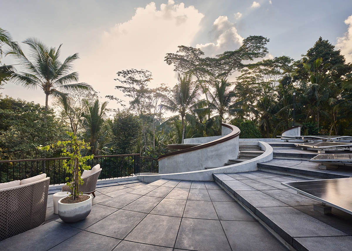 The Loop by Alexis Dornier embraces fluid movement and ever-changing vantage points in Bali's jungle