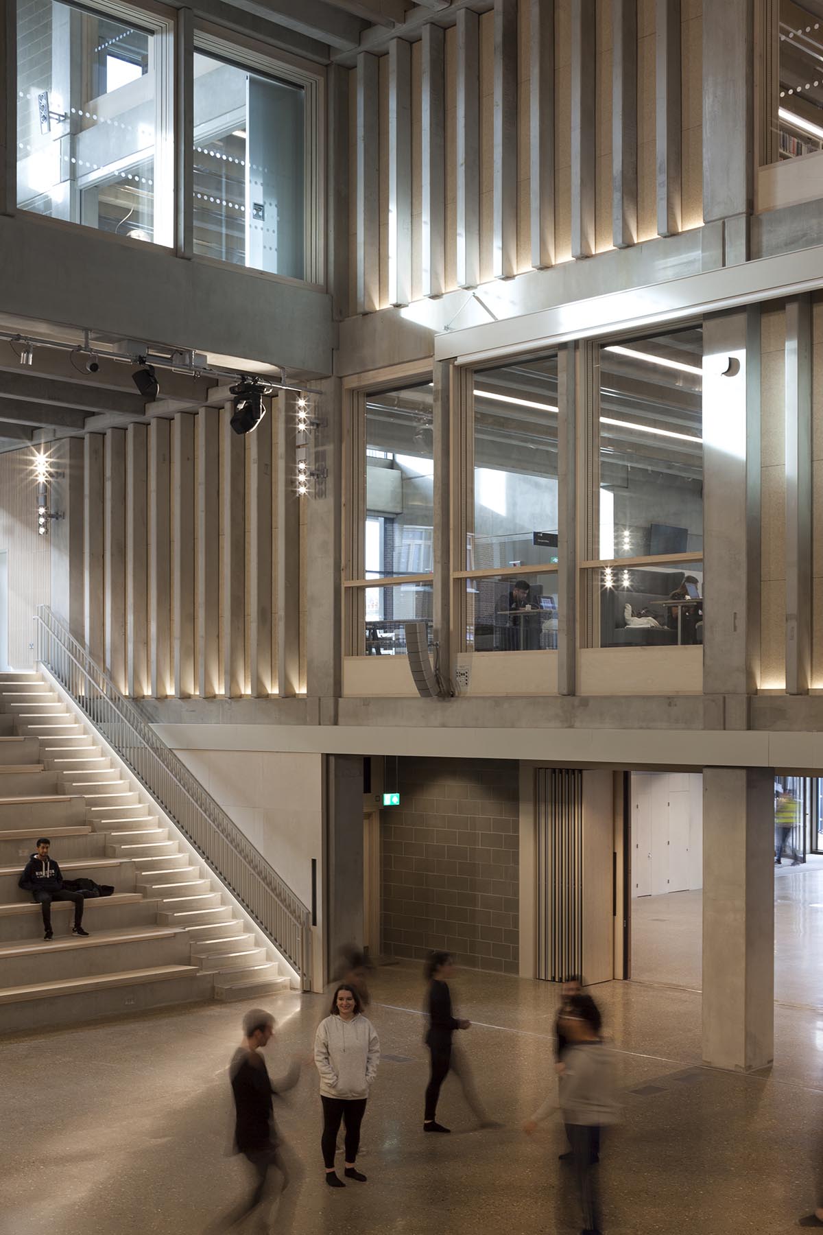 Таунхаус Grafton Architects - Кингстонский университет в Лондоне получил премию Миса ван дер Роэ 2022 года