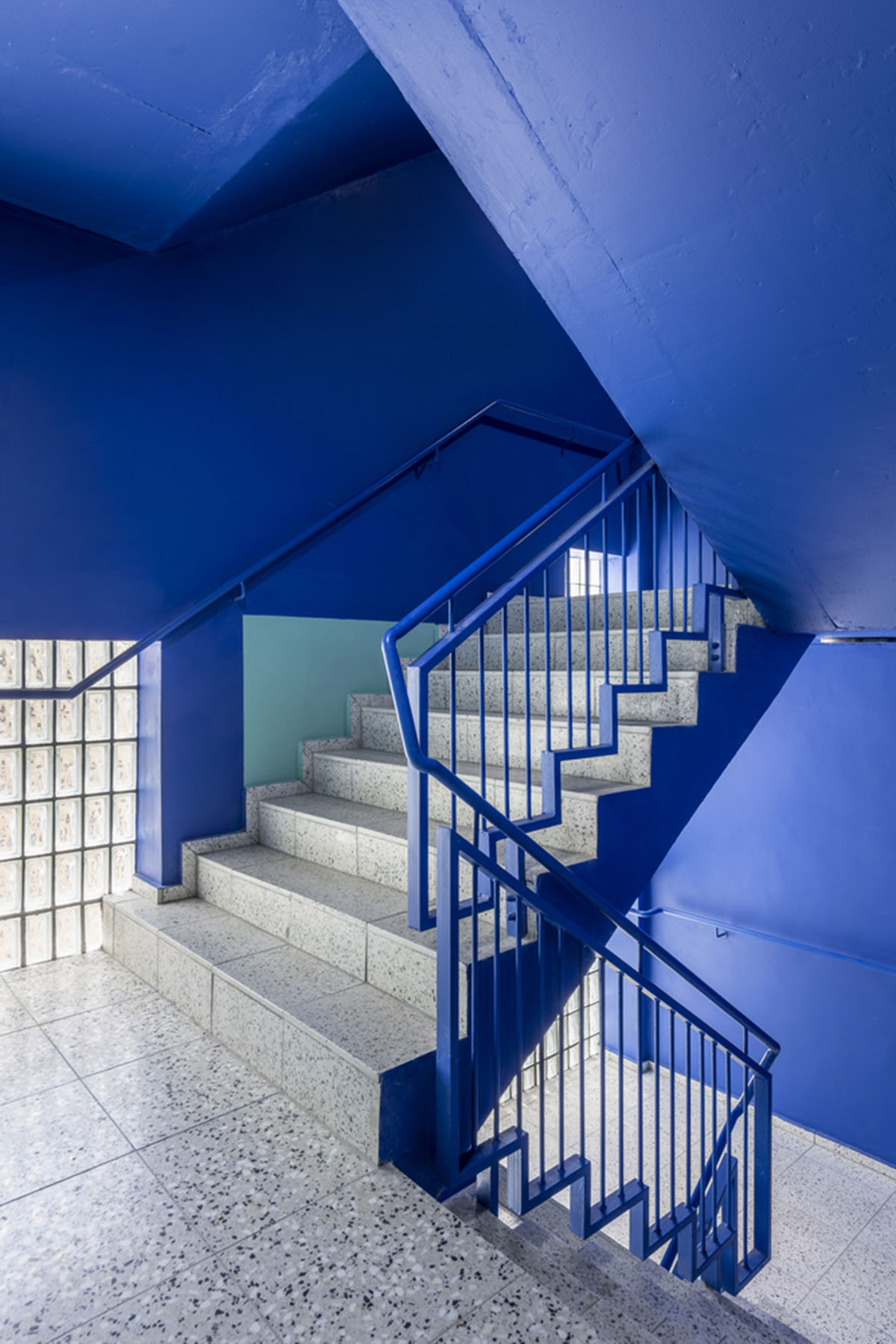Two Five Five Architects adds protruding bright pink marshmallow balconies to apartment in Cape Town