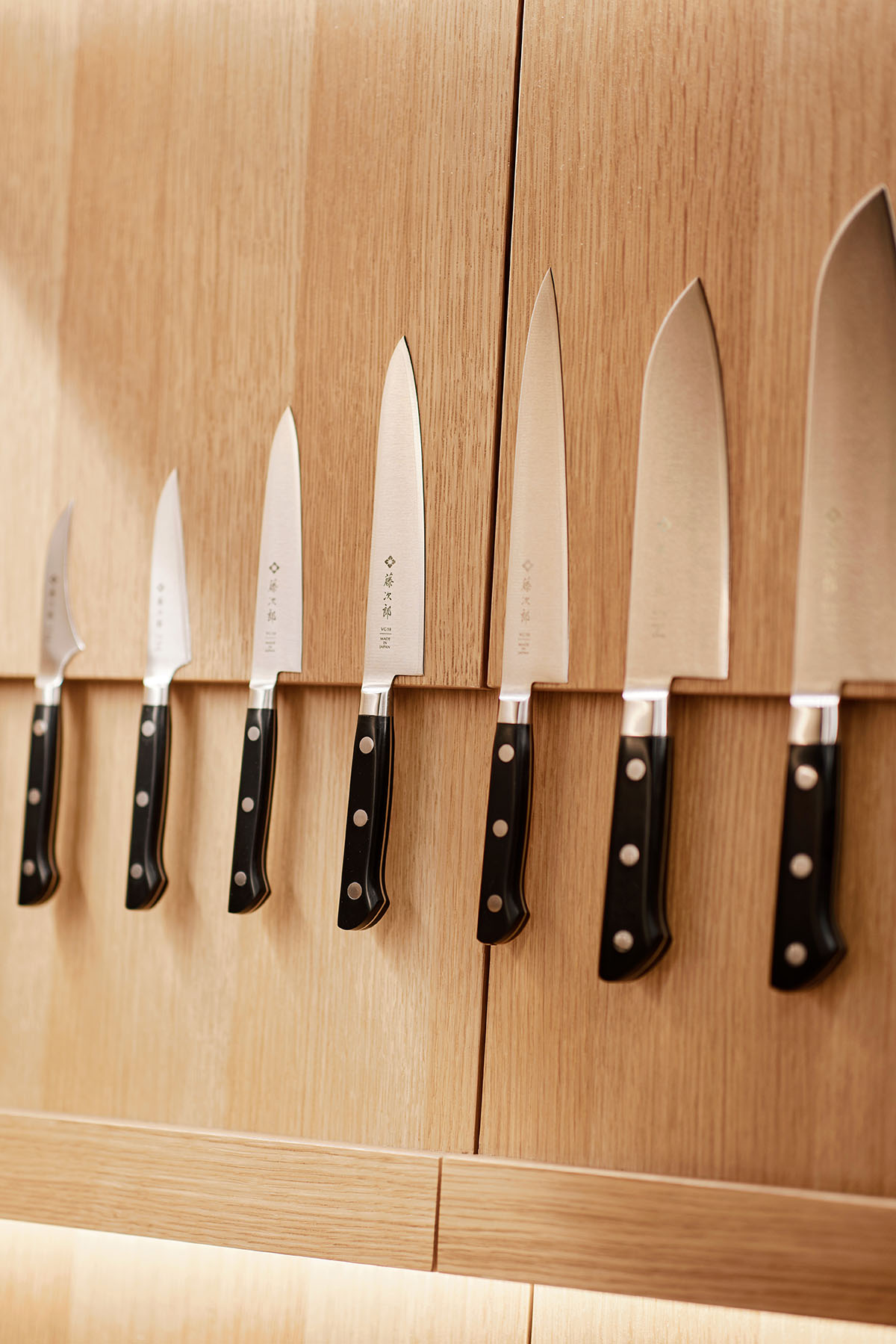 KATATA YOSHIHITO DESIGN creates wooden knife gallery in Osaka 