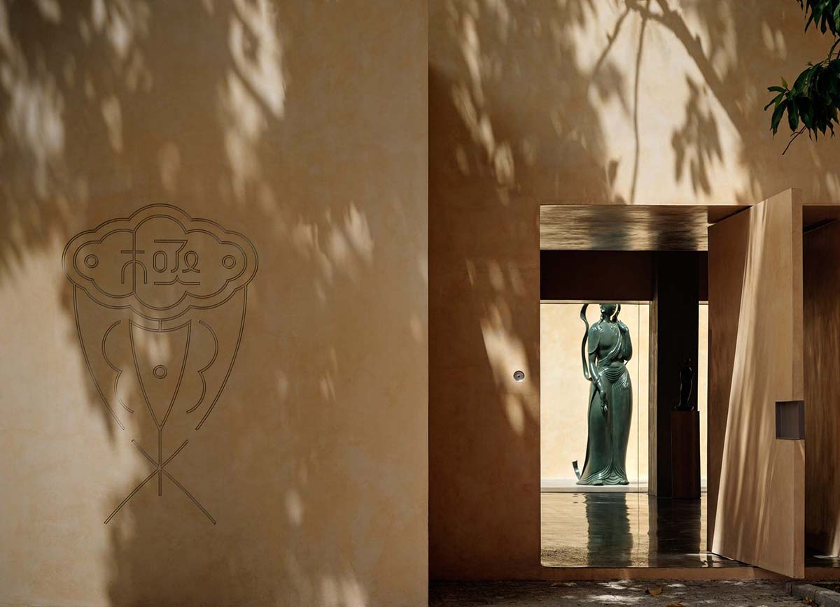 Ladder-Like sandalwood yellow volumes form Buddha artist's exhibition space and studio in China