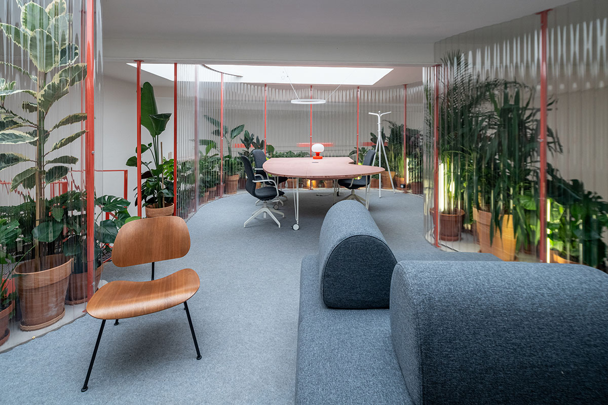 KOGAA crowns Prague's industrial coffee hub with additional working space filled with loop of plants