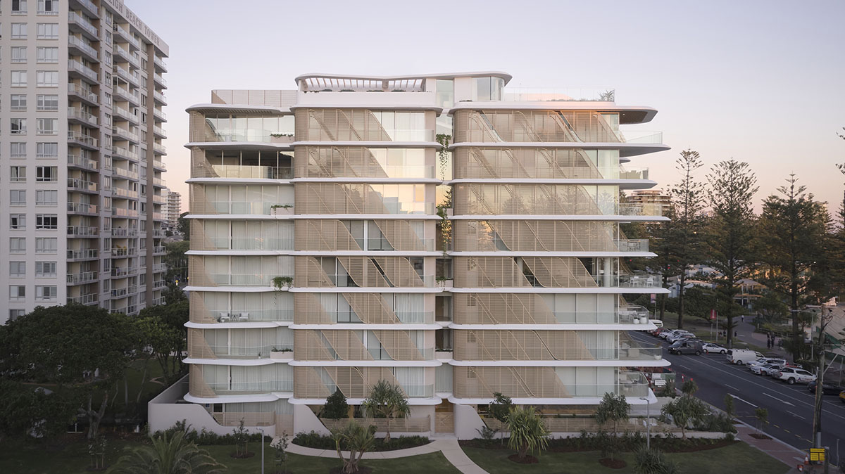 Residential building in Australia features sculptural and wavy façade inspired by Norfolk pines 