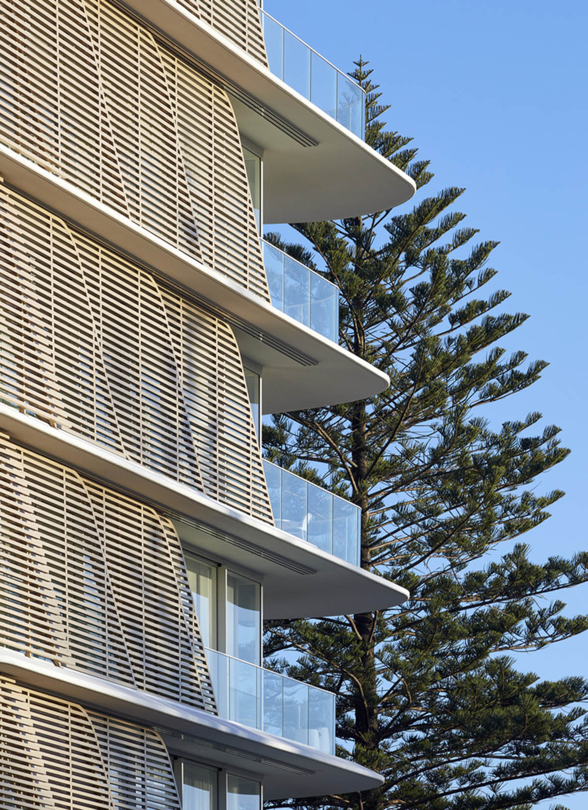 Residential building in Australia features sculptural and wavy façade inspired by Norfolk pines 