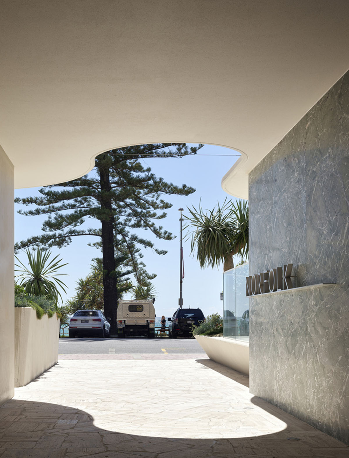 Residential building in Australia features sculptural and wavy façade inspired by Norfolk pines 