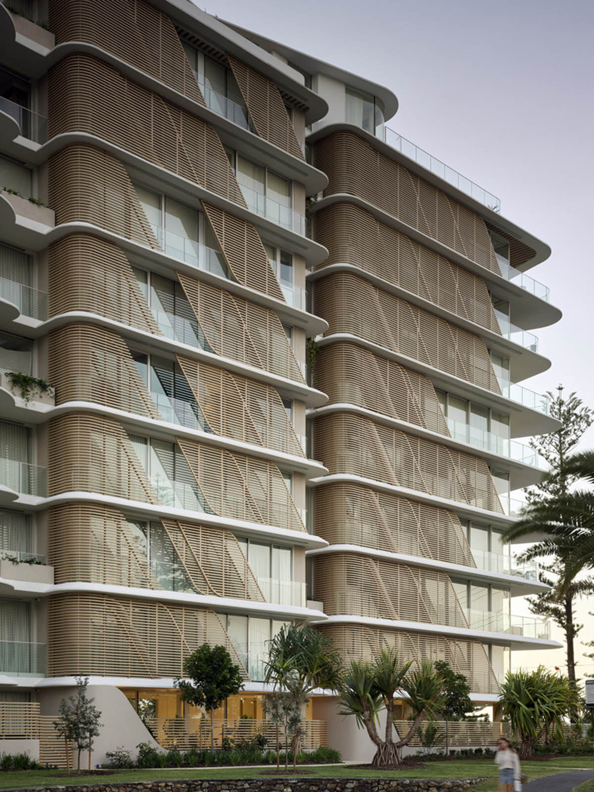 Residential building in Australia features sculptural and wavy façade inspired by Norfolk pines 