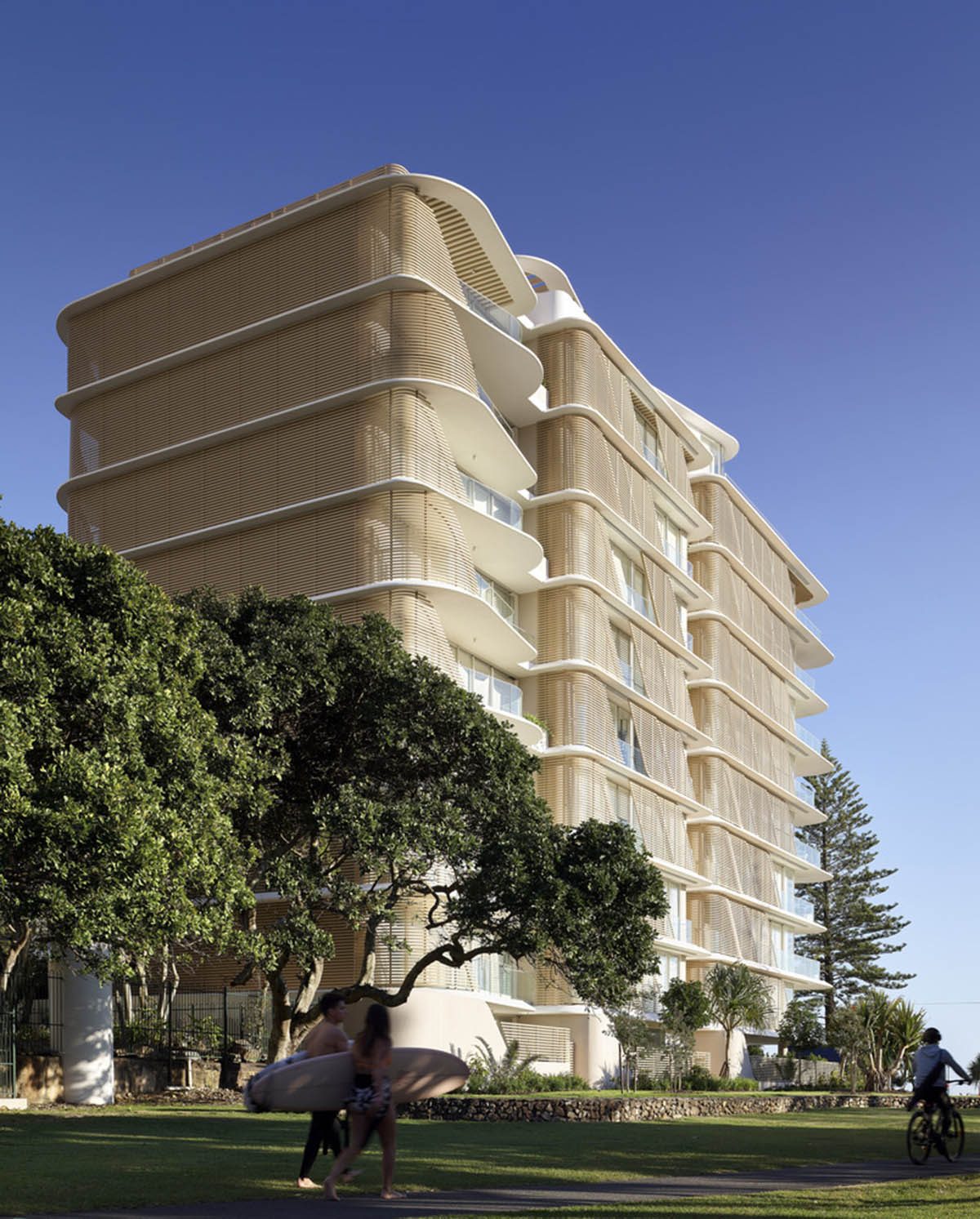 Residential building in Australia features sculptural and wavy façade inspired by Norfolk pines 