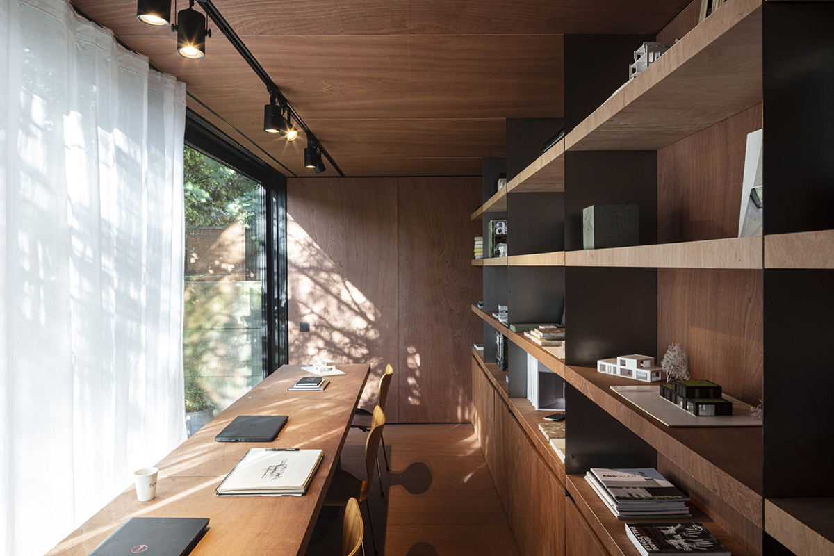 TOOP architectuur uses old shipping containers to convert them into architects' studio in Belgium