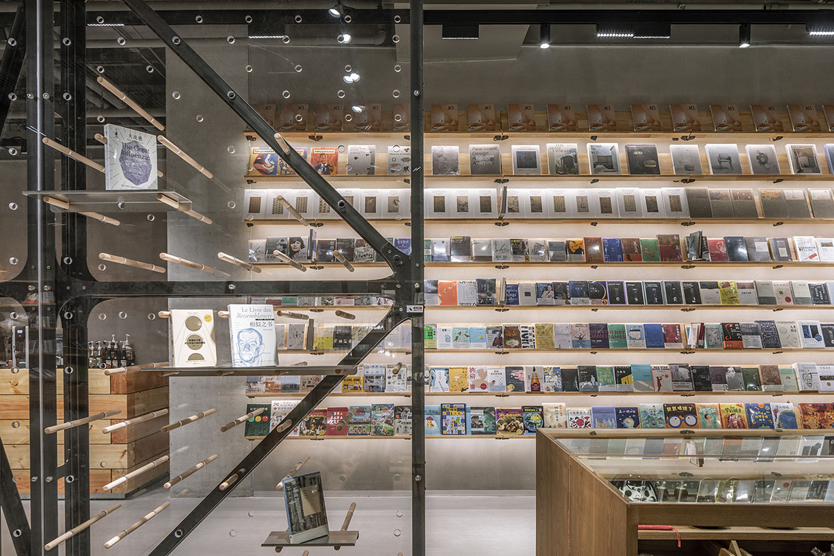 LUO Studio completes Mumokuteki Concept Bookstore in Beijing