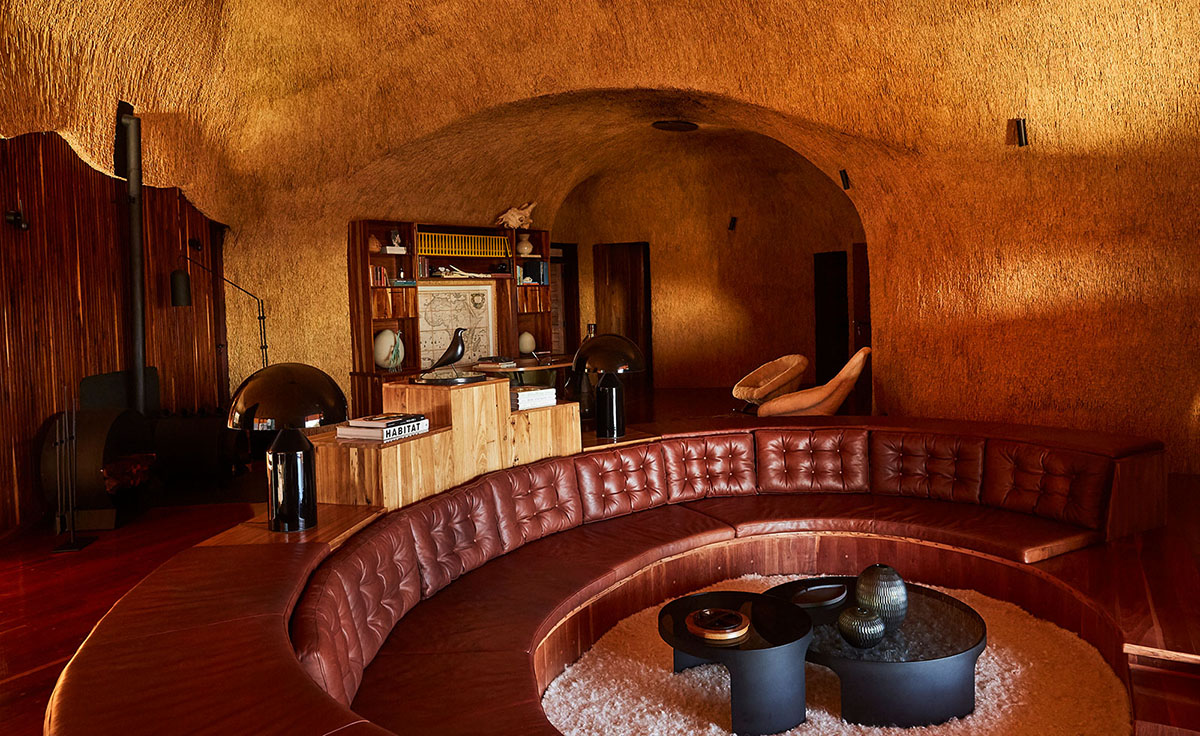 Porky Hefer's first secluded house was built from organic materials in the Namib Desert