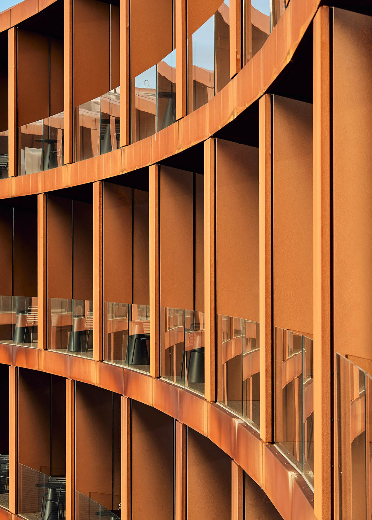 Wood Marsh completes sinuous resort anchored on hand-built locally sourced stone plinth in Australia