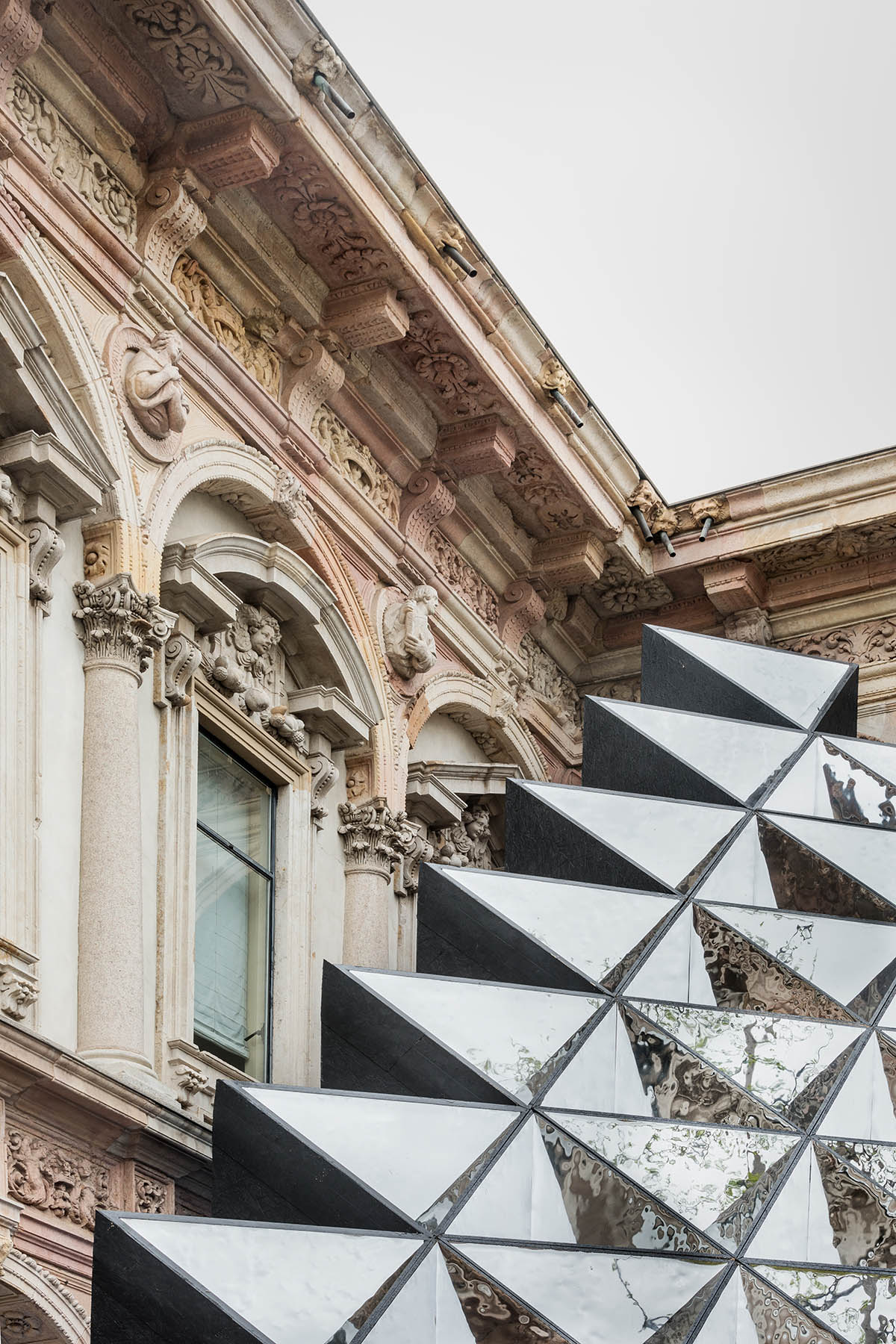 Labics built an installation that insists on reversing the point of view in Milan