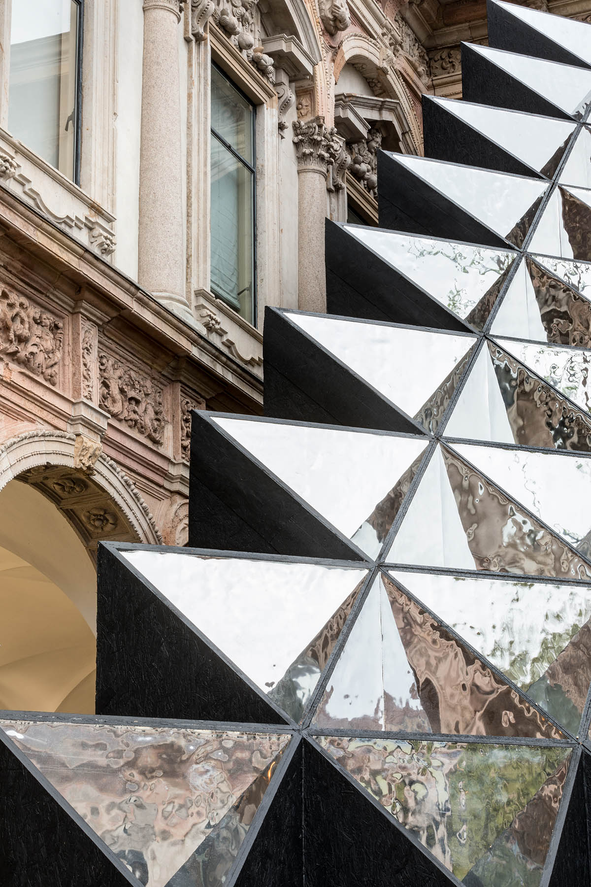 Labics built an installation that insists on reversing the point of view in Milan