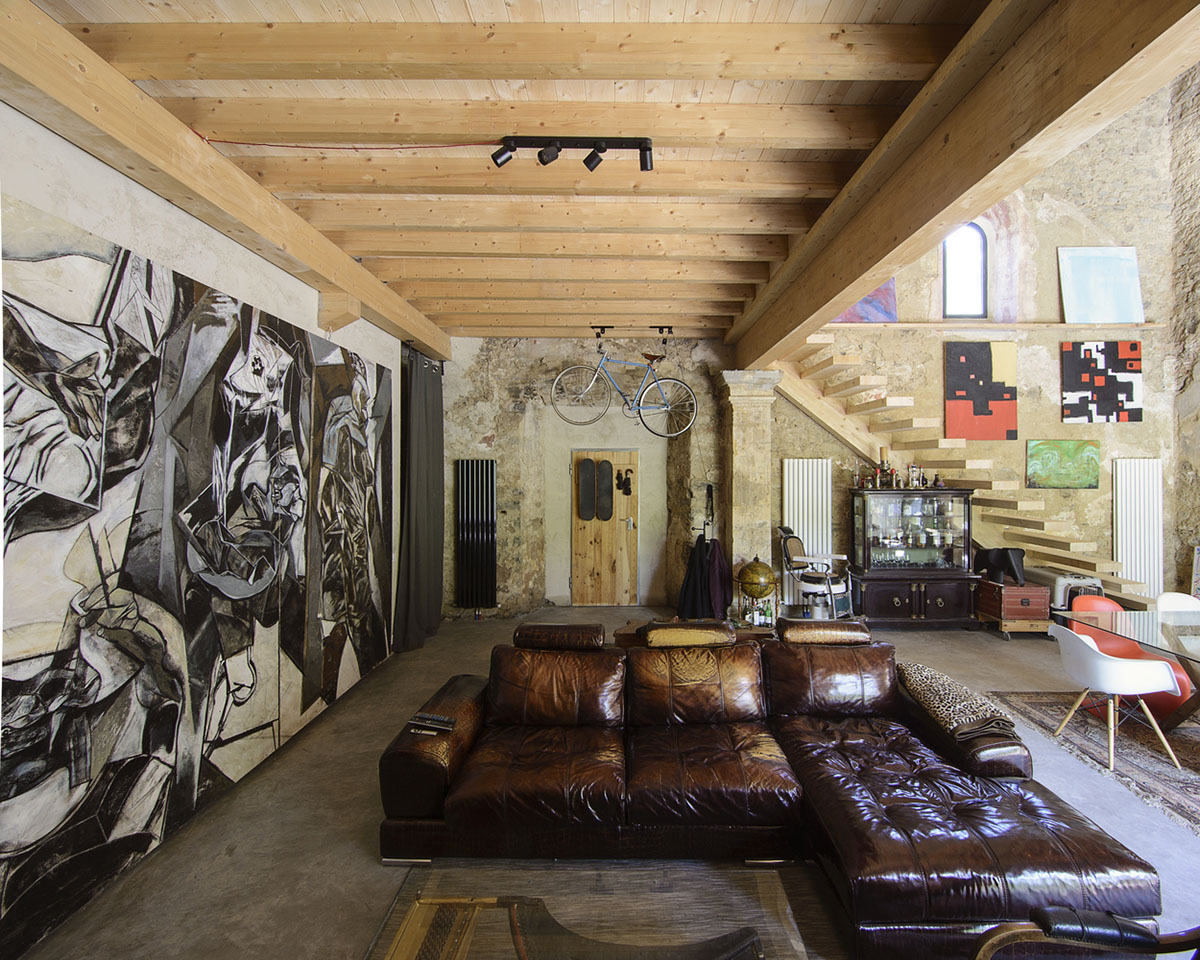 Garmendia Cordero Arquitectos transforms abandoned Renaissance church into a house in Spain