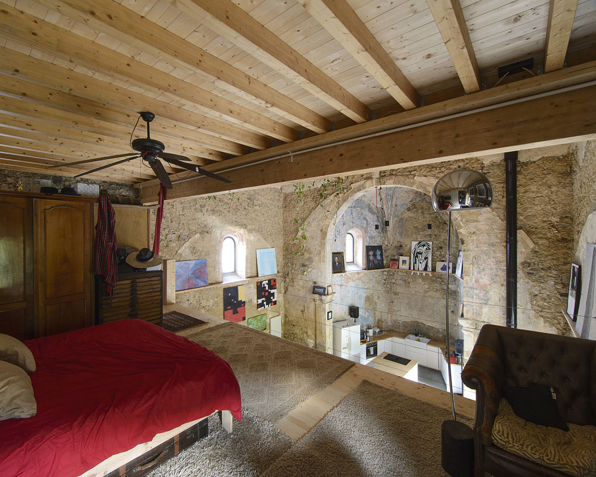 Garmendia Cordero Arquitectos transforms abandoned Renaissance church into a house in Spain