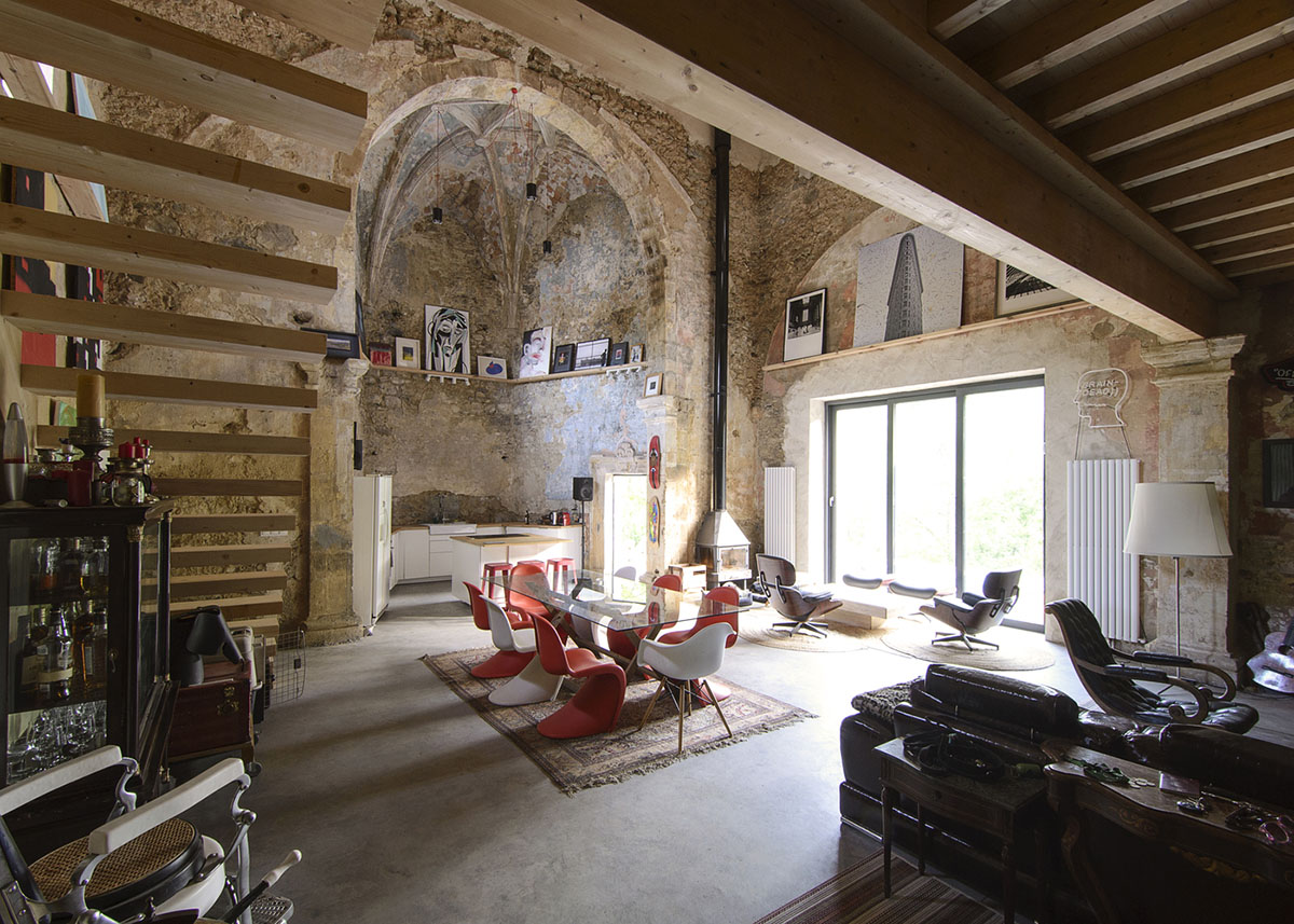 Garmendia Cordero Arquitectos transforms abandoned Renaissance church into a house in Spain